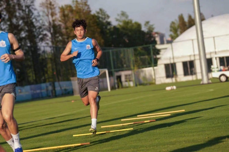 米洛耶维奇:清楚明天对手实力不俗,我们进行了很多针对性训练 米洛耶维奇:清楚明天对手实力不俗,我们进行了很多针对性训练