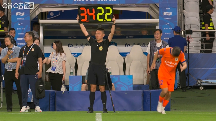 泰山半场连换3人！李源一、黄政宇、高准翼登场 换下依木兰、刘洋