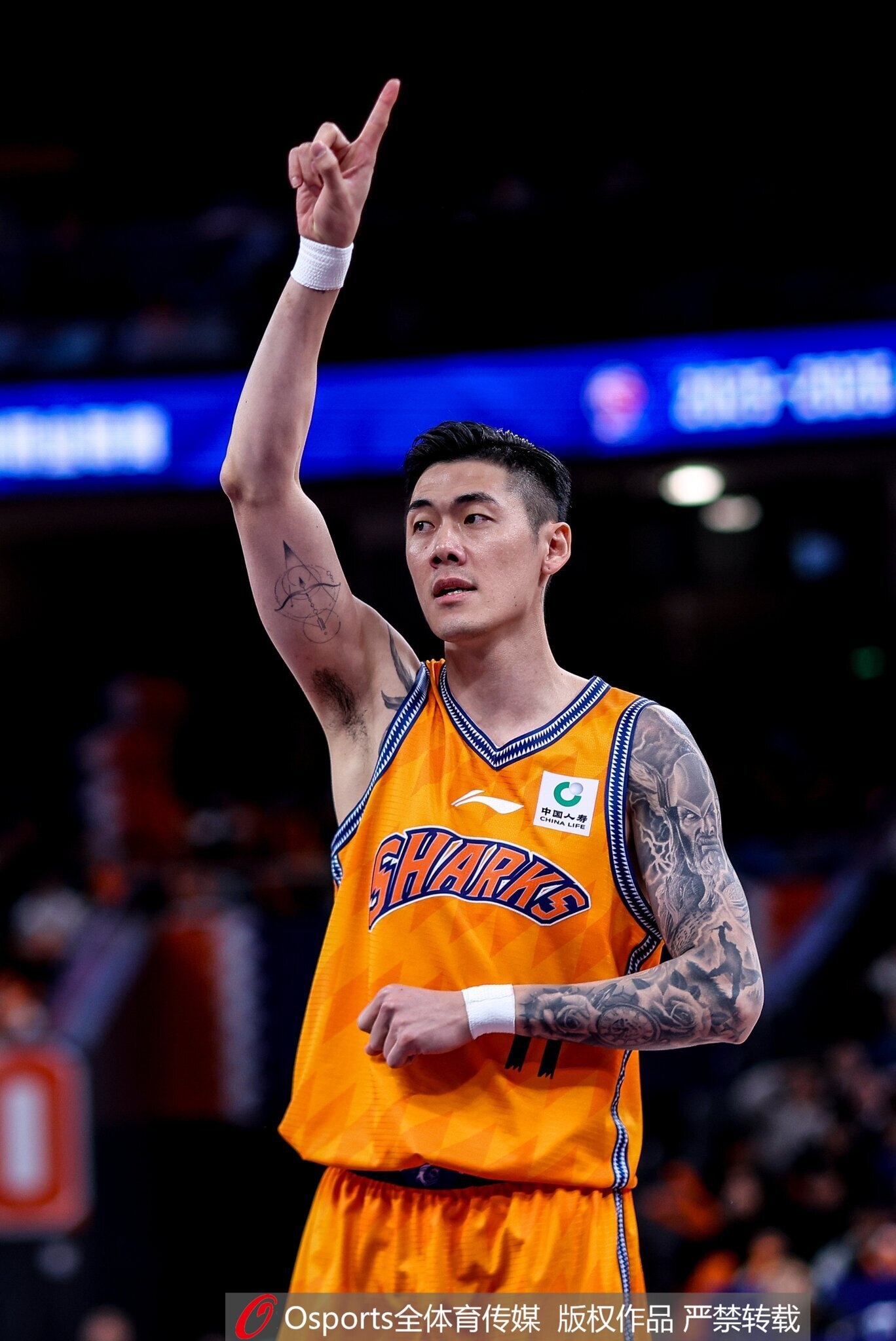 刘铮与上海男篮完成E类合同1+1续约 第二年为俱乐部选项