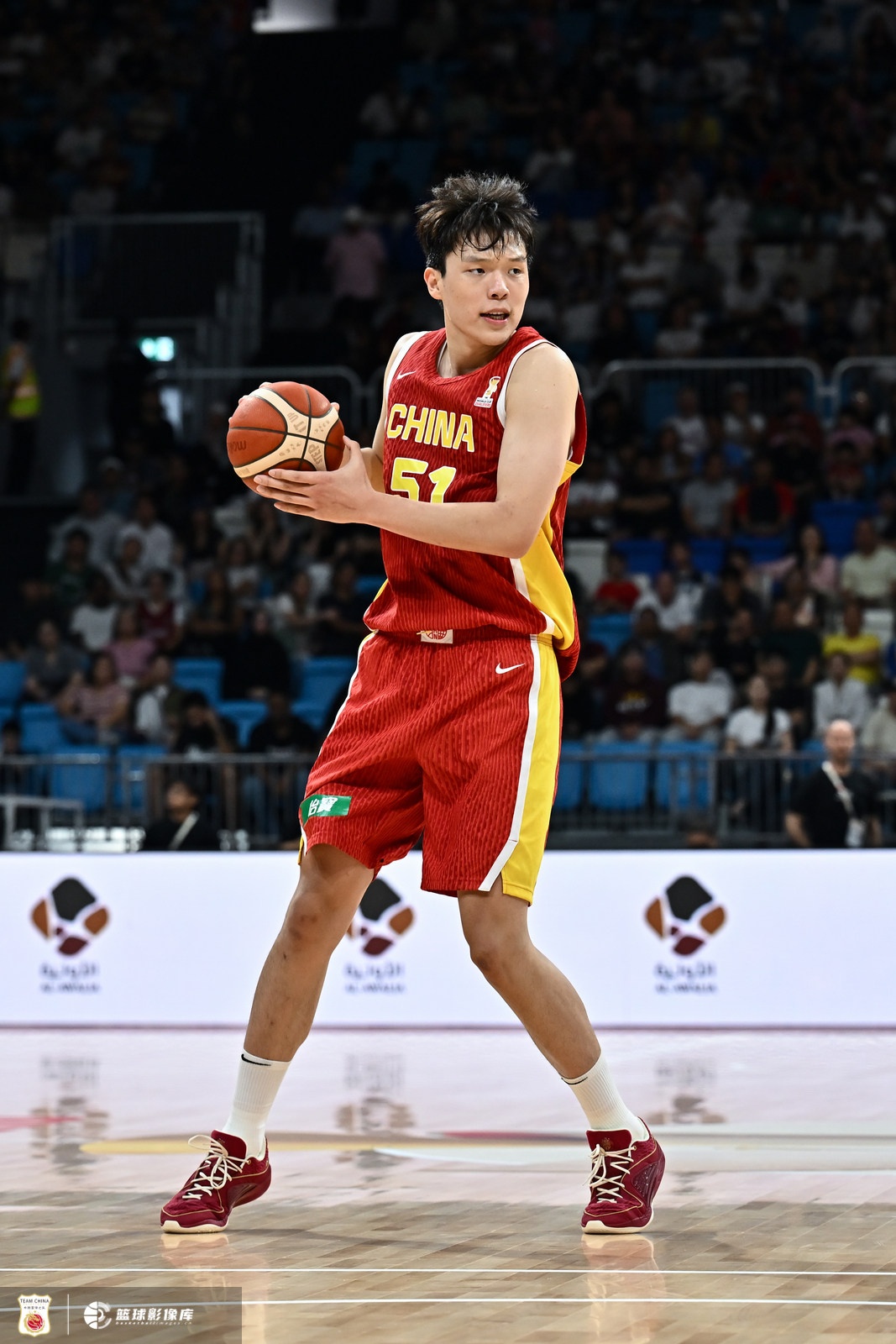 媒体人：杨瀚森关键时刻挺身而出 大心脏表现