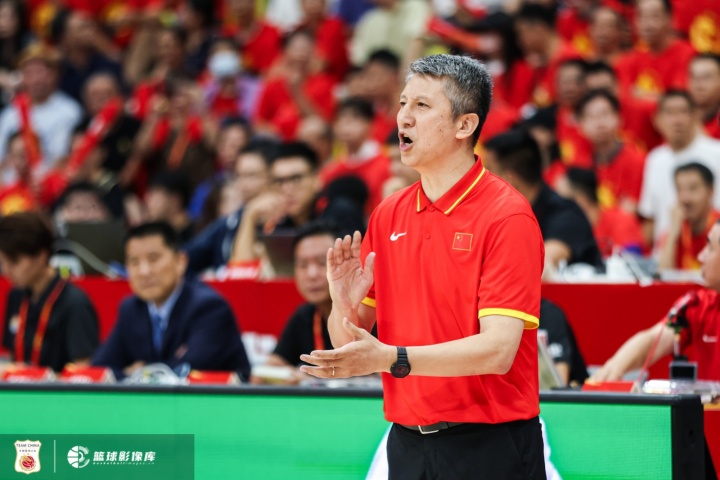 郭士强：最近两场都只有9名球员能打 大家每个人都分担了很多