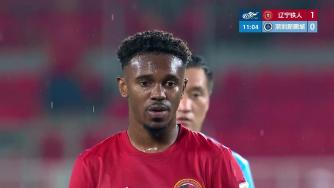[进球视频]玄智健禁区内手球送点，热菲尼奥主罚命中，铁人1-0新鹏城